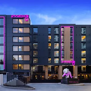 Moxy Downtown Canada